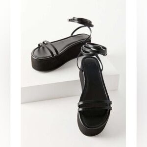 UO Urban Outfitters Max Strappy Sandals in Black